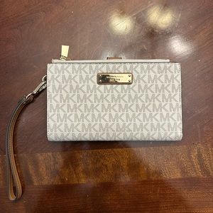 michael kors white and camel monogram wallet bifold with car zippered pocket